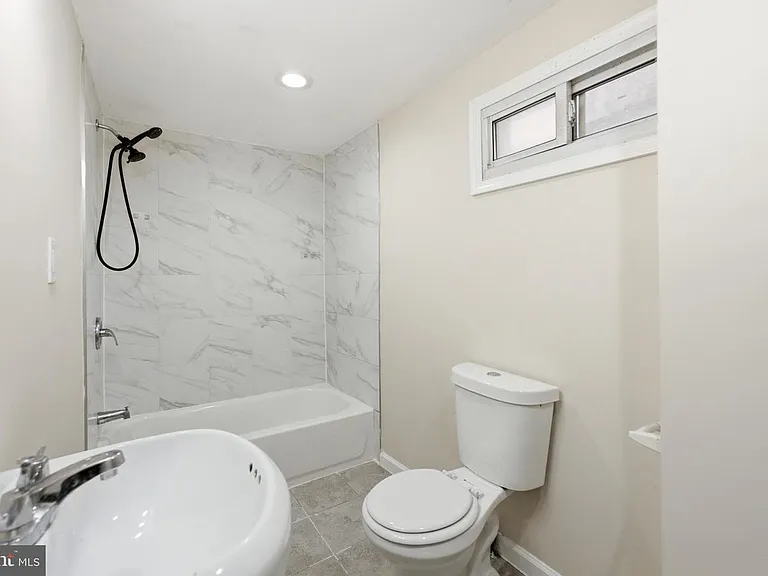 93 Washington St #A — Photo 4