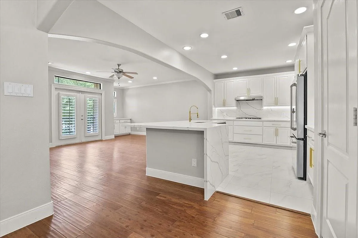 3 bed, 3.5 bath, 2290 sqft, $2,950 — Photo 4