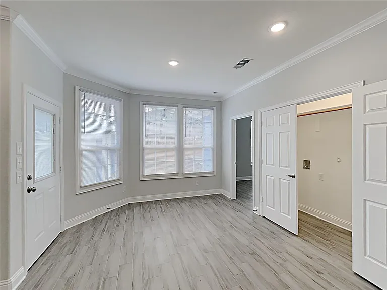 1032 E Leuda St — Photo 7