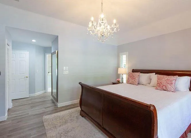 1349 Brampton Cv — Photo 11