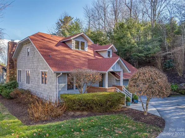 25 Lacoste Dr, Hendersonville, NC 28739