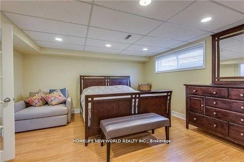 Toronto House for rent - 5 Bedrooms — photo 12