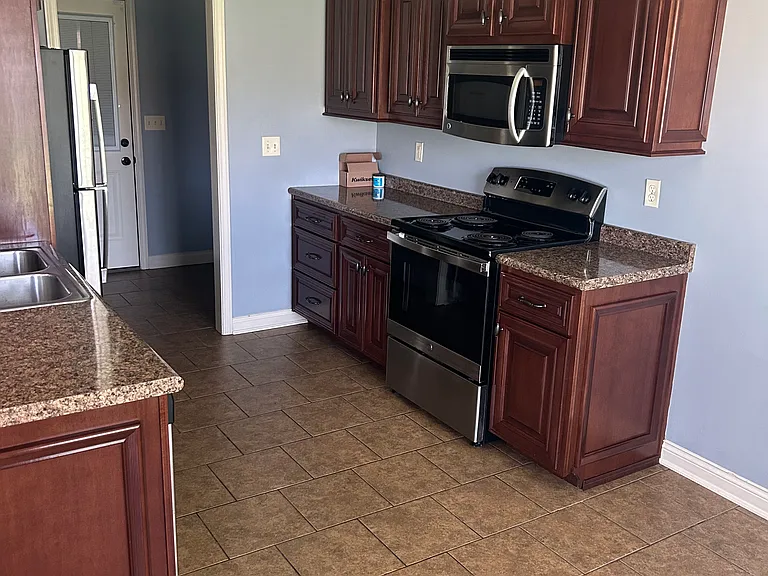 6017 Beaver Run Ln — Photo 2