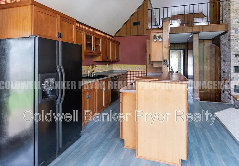 165 Lakeshore Ct — Photo 19