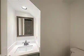 2122 Courtshire Ln — Photo 21