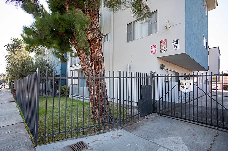 2233 S Ridgeley Dr #106 — Photo 20