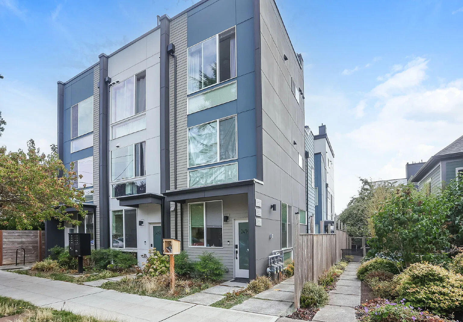 2 bed, 2.0 bath, 1080 sqft, $3,445 — Photo 1