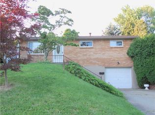 10861 Airview Dr, Irwin, PA