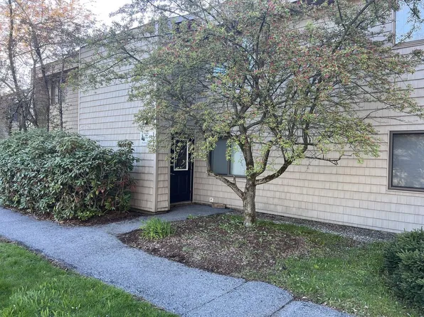 59 Hawthorne Circle, South Burlington, VT 05403