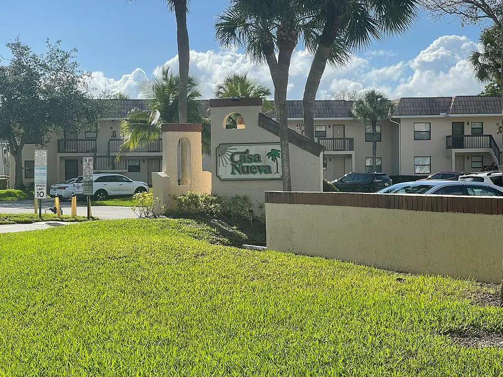 2 bed, 2.0 bath, 857 sqft, $2,100 — Photo 2
