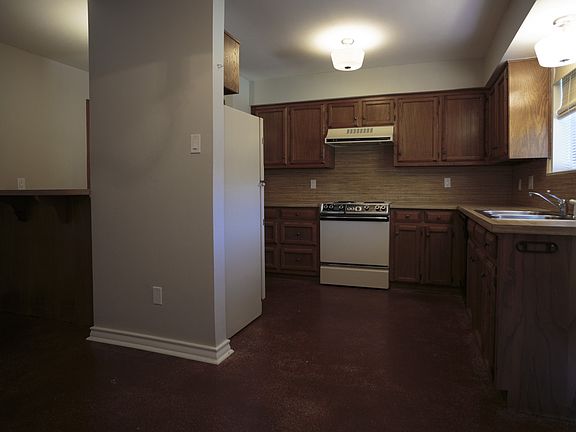 3rd image of 904 Kilkenny Ct APT D