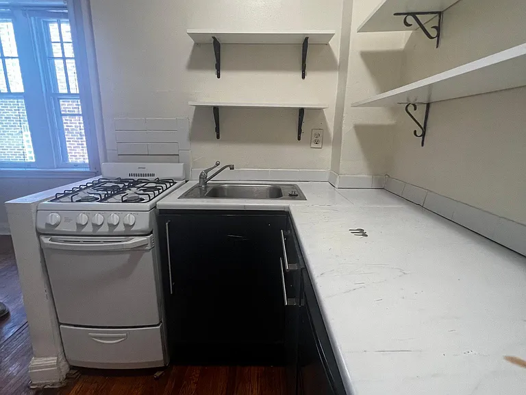 413 S 42nd St #5 — Photo 3