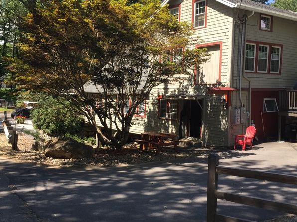 18 Cooper Hill Rd #C