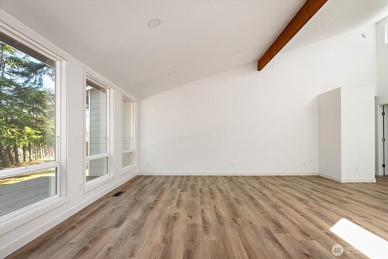 4th image of 1501 SW Periwinkle Lane