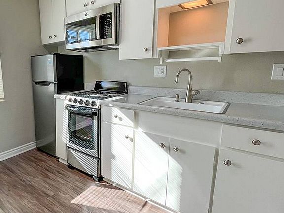 2nd image of 1524 Grismer Ave #7