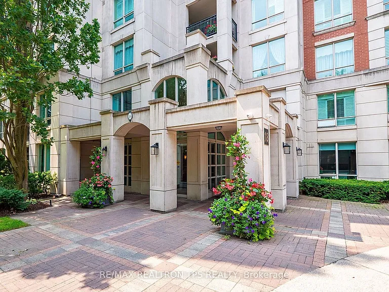 18 William Carson Cres #Penthouse 903 — Photo 2