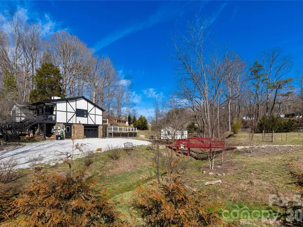 5 Northlake Dr, Weaverville, NC 28787