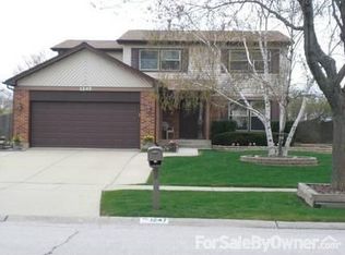 1247 Diane Ln, Elk Grove Village, IL 60007