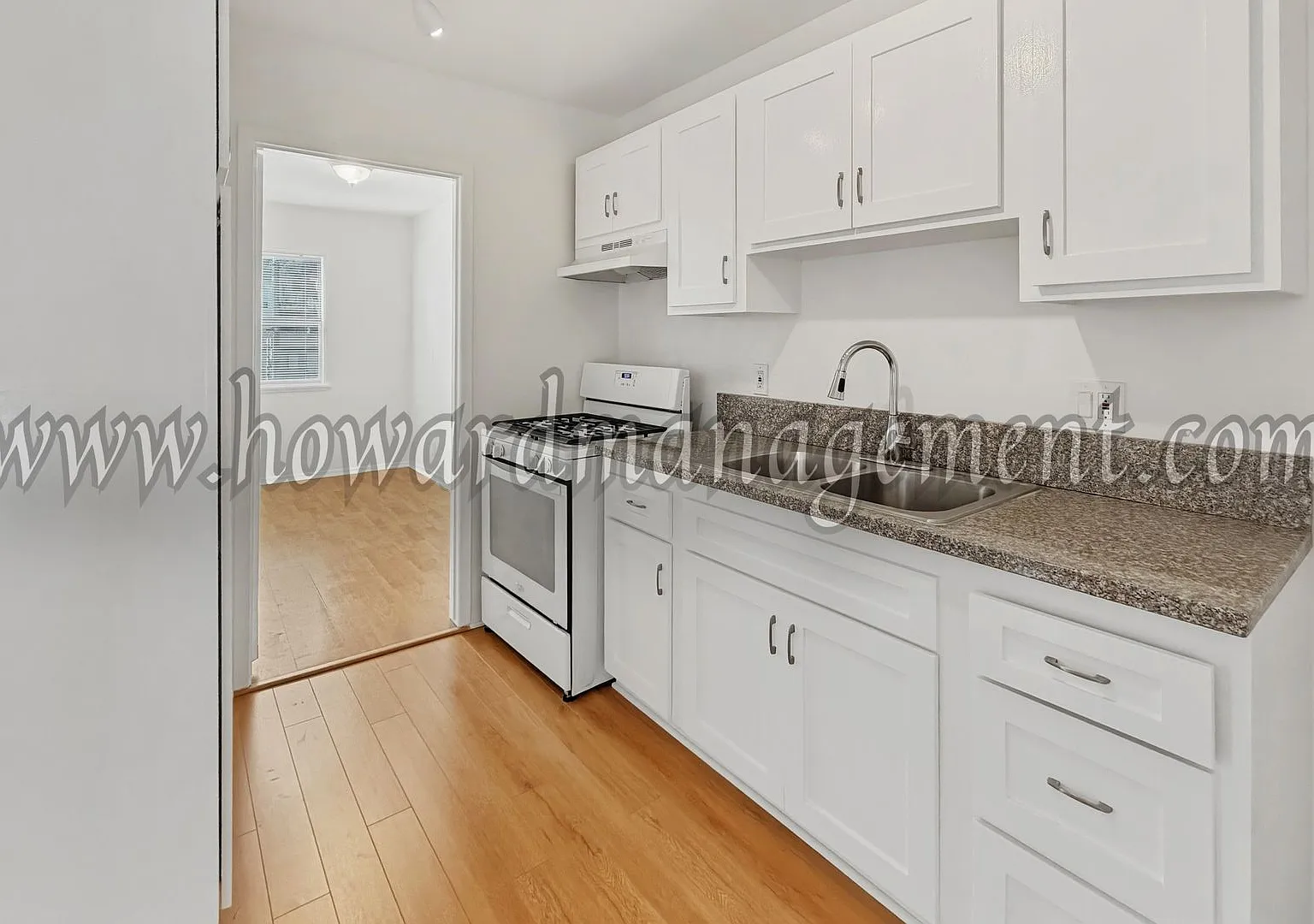 3717 Los Feliz — Photo 3