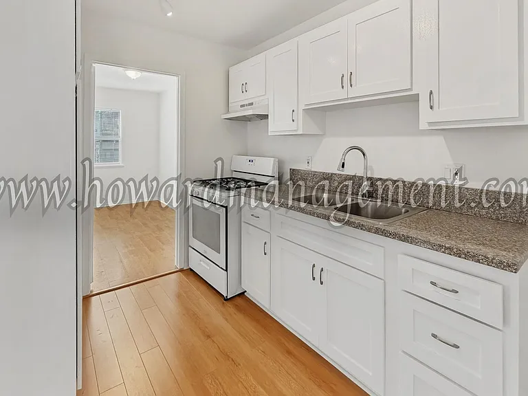 3717 Los Feliz — Photo 3