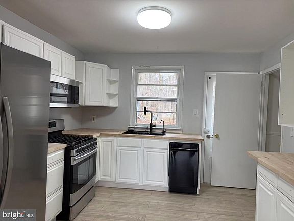 5th image of 4529 Robin Rd