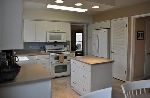 5th image of 3268 Bluett Dr