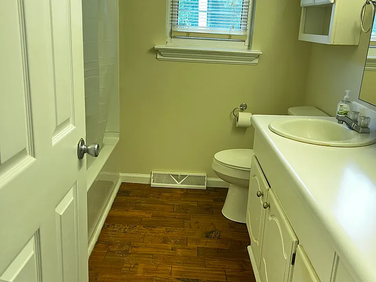 12848 Farm Pond Ln — Photo 8