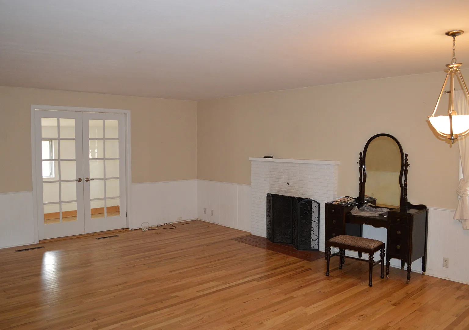 Charming 3 Bed/1.5 Bath in Desirable College Heights Location! — Photo 2