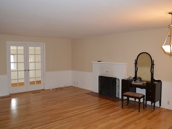 2nd image of 137 Yale Ave