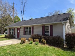 8 Country Gardens Dr, Fletcher, NC 28732