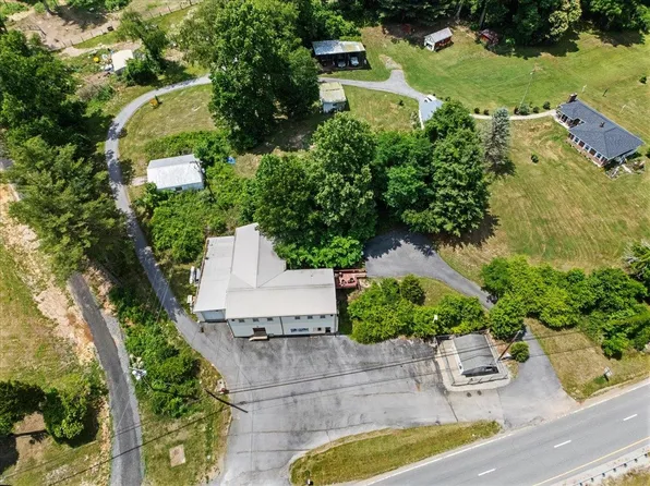 1194 Pulaski Giles Tpke, Pearisburg, VA 24134