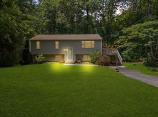 877 Federal Furnace Rd, Plymouth, MA 02360