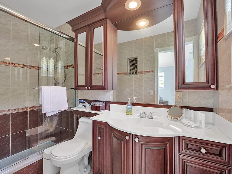 2633 Adams St — Photo 16