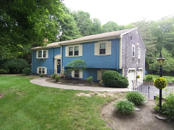 22 Hemlock Dr, Norwell, MA 02061
