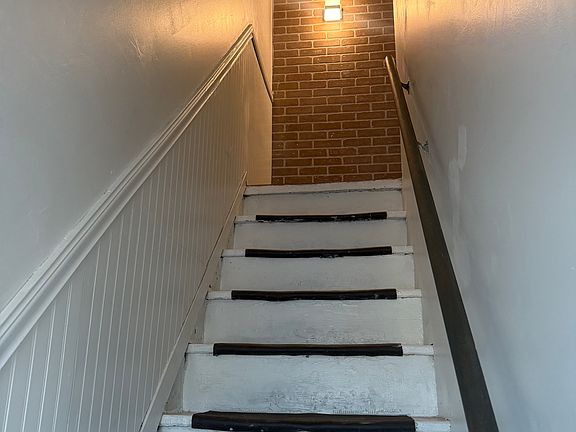 4th image of 444-446 Norwich Ave