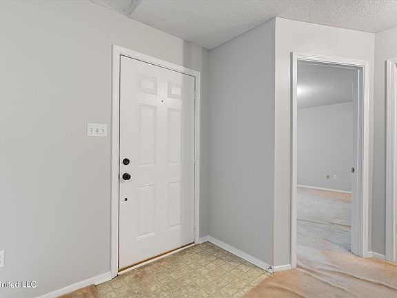 3rd image of 918 Charlotte Ln