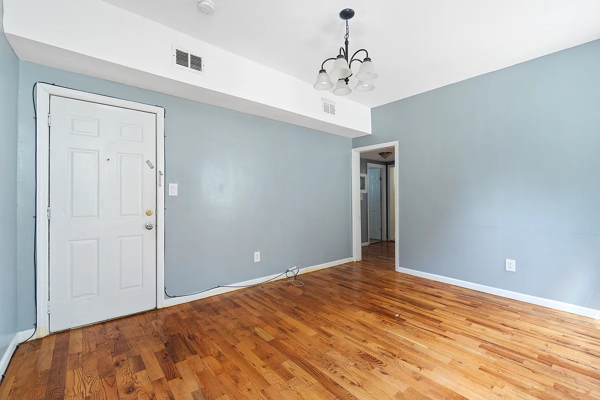 Building Photo - 14 Treacy Ave #2