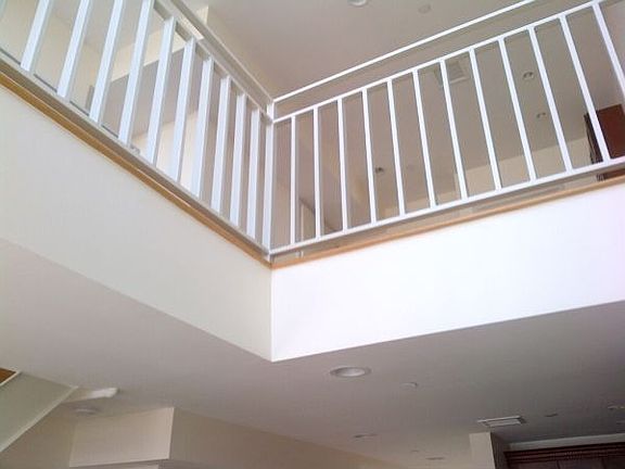 4th image of 2515 Crescent St