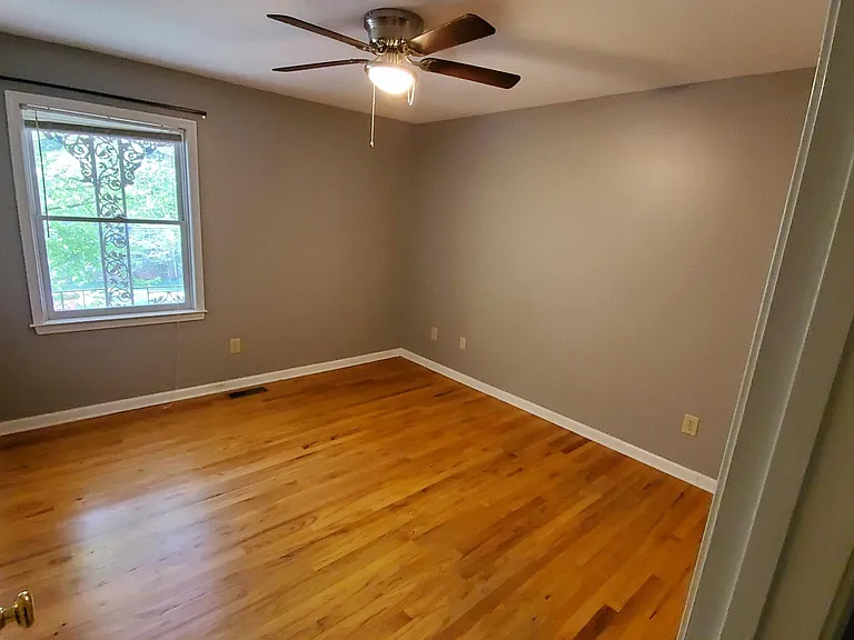 1135 Arlington Pkwy NE — Photo 7