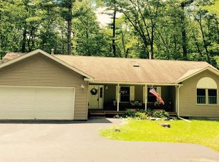 102 Iroquois Trl, Dingmans Ferry, PA 18328