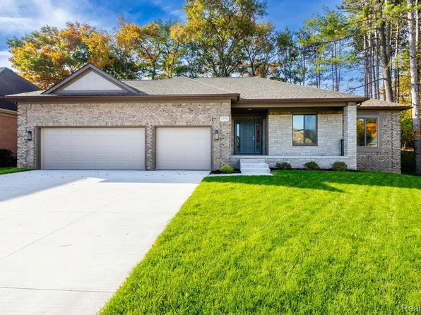 1779 Troon Ct, Oxford, MI 48371