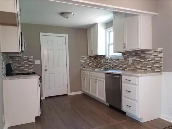 400 NE Greenfield Rd, Kansas City, MO 64116