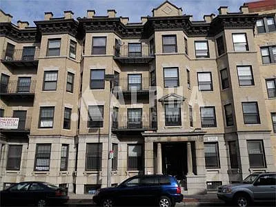 136 Hemenway St — Photo 4
