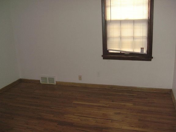 4th image of 17727 Chagrin Blvd #2