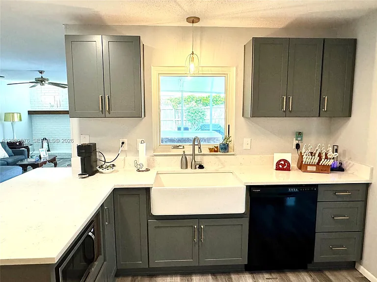 1063 Wexford Way — Photo 2