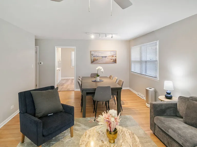 310 Butterfield Ln — Photo 4