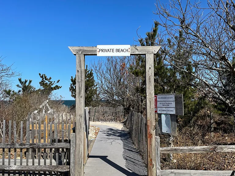 22 Pinetree Dr — Photo 14