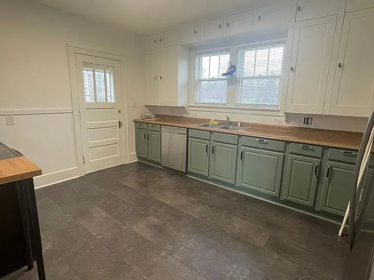 2852 Waters Rd — Photo 6
