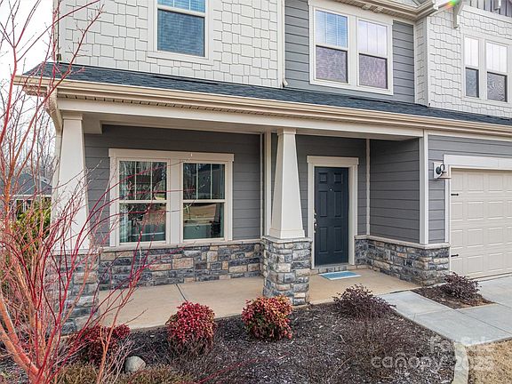 4th image of 1038 Amberley Crossing Dr