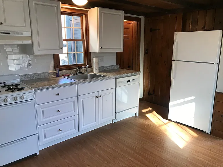 41 English St — Photo 1